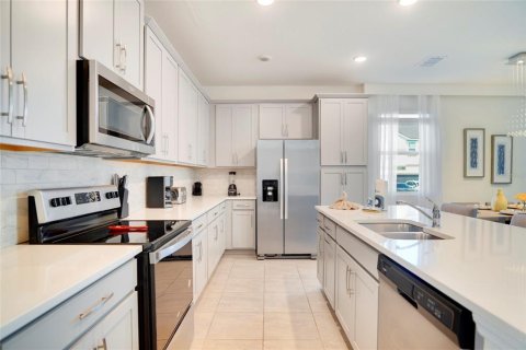Touwnhouse à vendre à Kissimmee, Floride: 5 chambres, 213.12 m2 № 1651826 - photo 9