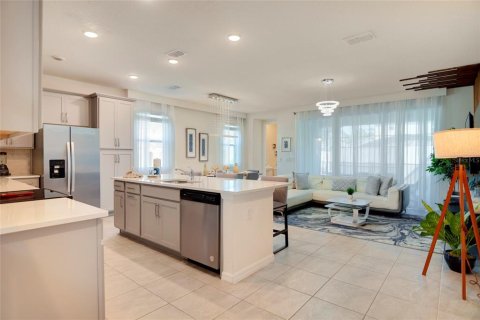 Touwnhouse à vendre à Kissimmee, Floride: 5 chambres, 213.12 m2 № 1651826 - photo 7