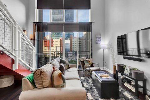 Condominio en venta en Miami, Florida, 1 dormitorio, 82.5 m2 № 1979067 - foto 2