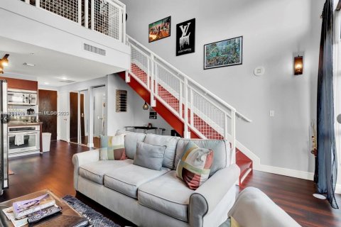 Condominio en venta en Miami, Florida, 1 dormitorio, 82.5 m2 № 1979067 - foto 11