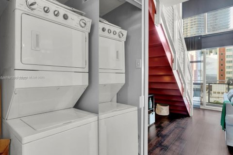 Condominio en venta en Miami, Florida, 1 dormitorio, 82.5 m2 № 1979067 - foto 20