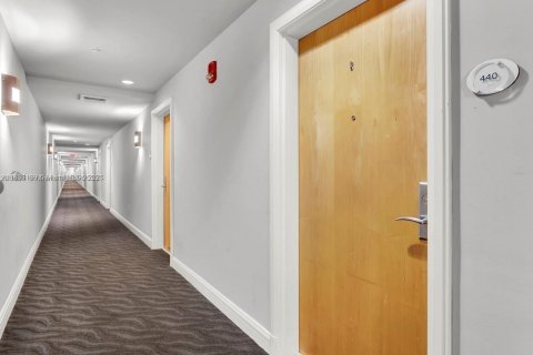 Condominio en venta en Miami, Florida, 1 dormitorio, 82.5 m2 № 1979067 - foto 24