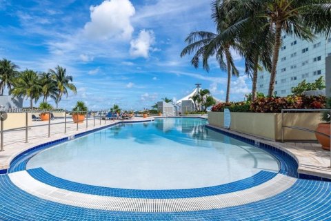 Condominio en venta en Miami, Florida, 1 dormitorio, 82.5 m2 № 1979067 - foto 27