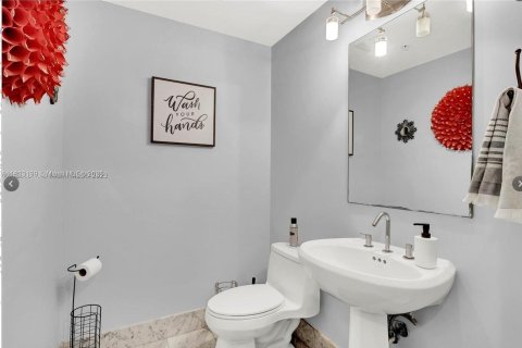 Condominio en venta en Miami, Florida, 1 dormitorio, 82.5 m2 № 1979067 - foto 19