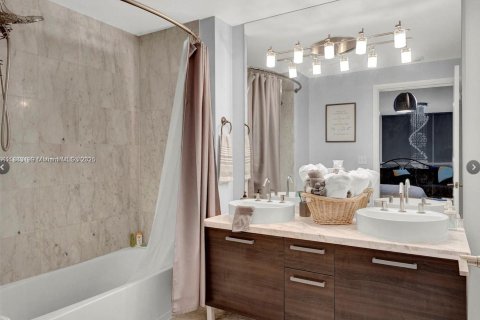 Condominio en venta en Miami, Florida, 1 dormitorio, 82.5 m2 № 1979067 - foto 21