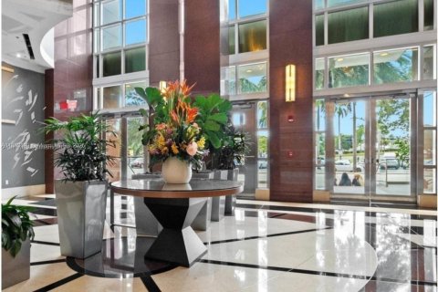 Condominio en venta en Miami, Florida, 1 dormitorio, 82.5 m2 № 1979067 - foto 4