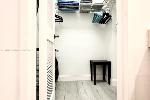 Copropriété à louer à Miami Beach, Floride: 50.63 m2 № 1936103 - photo 9