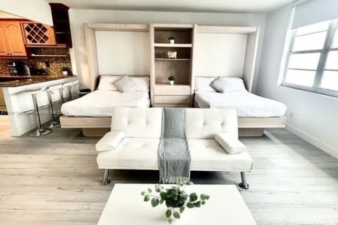 Copropriété à louer à Miami Beach, Floride: 50.63 m2 № 1936103 - photo 1