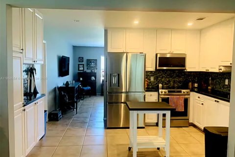 House in Port St. Lucie, Florida 3 bedrooms, 140.28 sq.m. № 1882094 - photo 4