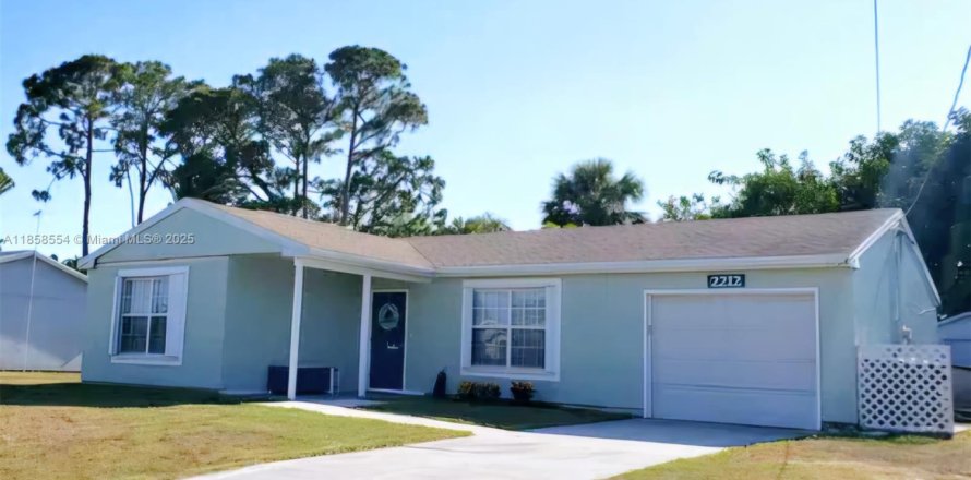 House in Port St. Lucie, Florida 3 bedrooms, 140.28 sq.m. № 1882094