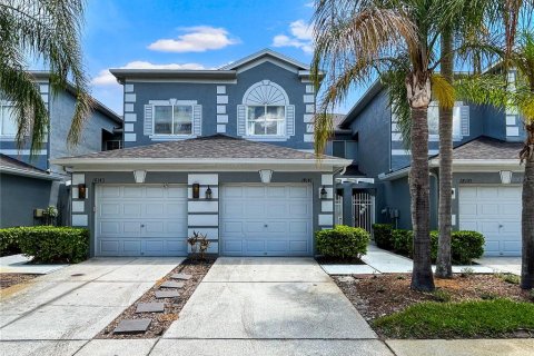 Townhouse in Tampa, Florida 3 bedrooms, 192.4 sq.m. № 2236201 - photo 2