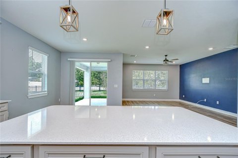 House in Zephyrhills, Florida 4 bedrooms, 169.83 sq.m. № 1757594 - photo 8