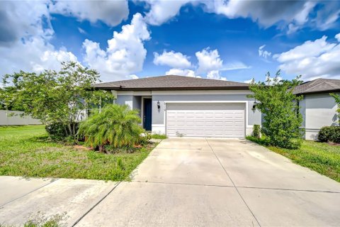 House in Zephyrhills, Florida 4 bedrooms, 169.83 sq.m. № 1757594 - photo 1