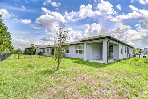 House in Zephyrhills, Florida 4 bedrooms, 169.83 sq.m. № 1757594 - photo 25