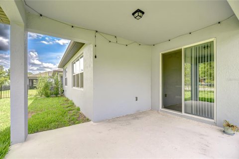 House in Zephyrhills, Florida 4 bedrooms, 169.83 sq.m. № 1757594 - photo 23