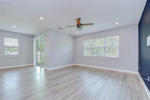 House in Zephyrhills, Florida 4 bedrooms, 169.83 sq.m. № 1757594 - photo 9