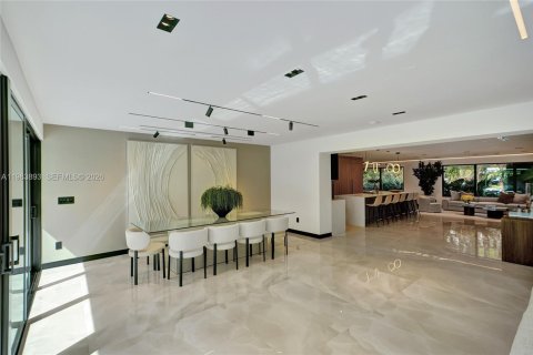 House in Miami, Florida 6 bedrooms № 2051253 - photo 17