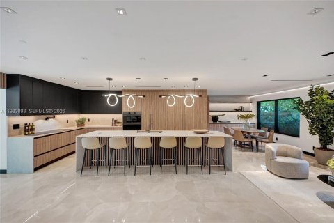 House in Miami, Florida 6 bedrooms № 2051253 - photo 9