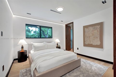 House in Miami, Florida 6 bedrooms № 2051253 - photo 28