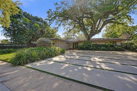 House in Miami, Florida 6 bedrooms № 2051253