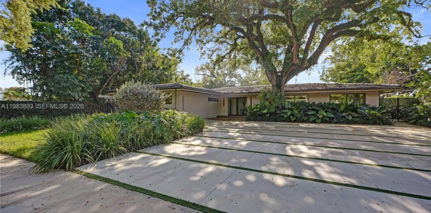 House in Miami, Florida 6 bedrooms № 2051253