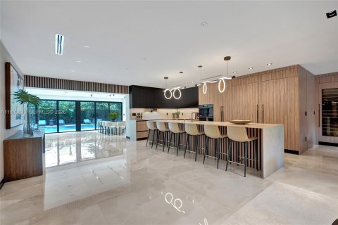 House in Miami, Florida 6 bedrooms № 2051253 - photo 13