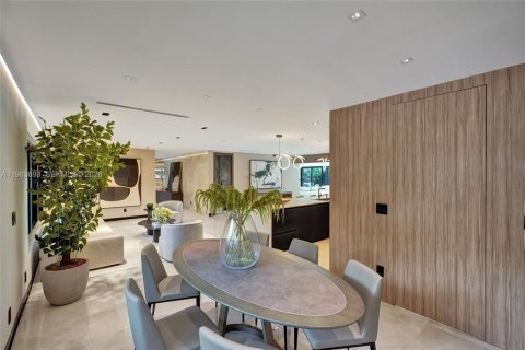 House in Miami, Florida 6 bedrooms № 2051253 - photo 7