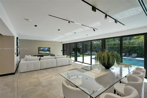 House in Miami, Florida 6 bedrooms № 2051253 - photo 15