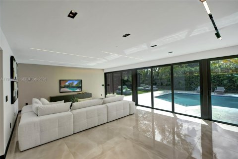 House in Miami, Florida 6 bedrooms № 2051253 - photo 19