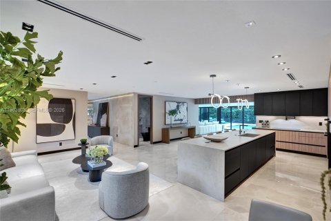House in Miami, Florida 6 bedrooms № 2051253 - photo 8