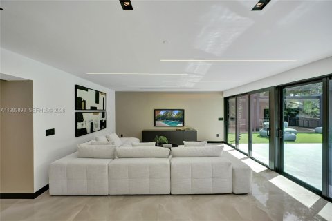 House in Miami, Florida 6 bedrooms № 2051253 - photo 18