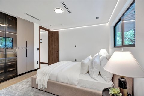 House in Miami, Florida 6 bedrooms № 2051253 - photo 30