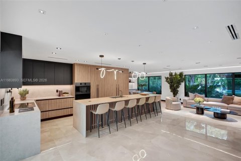 House in Miami, Florida 6 bedrooms № 2051253 - photo 11