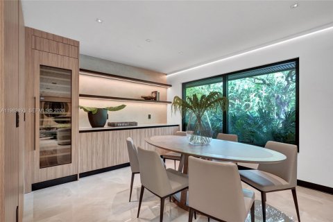 House in Miami, Florida 6 bedrooms № 2051253 - photo 6