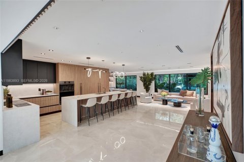 House in Miami, Florida 6 bedrooms № 2051253 - photo 10