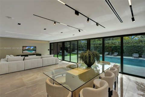 House in Miami, Florida 6 bedrooms № 2051253 - photo 22