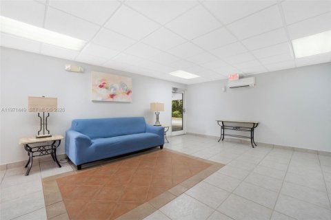 Condominio en alquiler en Hallandale Beach, Florida, 2 dormitorios, 95.41 m2 № 2032275 - foto 22