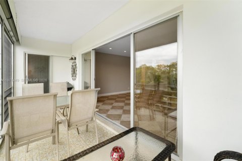 Condominio en alquiler en Hallandale Beach, Florida, 2 dormitorios, 95.41 m2 № 2032275 - foto 25