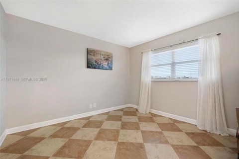 Condominio en alquiler en Hallandale Beach, Florida, 2 dormitorios, 95.41 m2 № 2032275 - foto 14