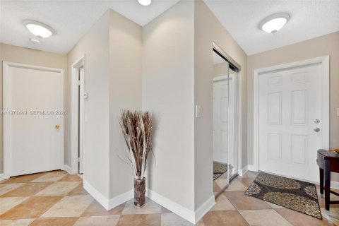 Condominio en alquiler en Hallandale Beach, Florida, 2 dormitorios, 95.41 m2 № 2032275 - foto 12