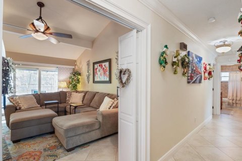 House in Tampa, Florida 3 bedrooms, 175.4 sq.m. № 1615188 - photo 9