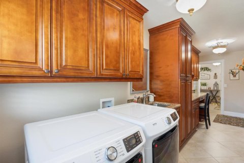 House in Tampa, Florida 3 bedrooms, 175.4 sq.m. № 1615188 - photo 8