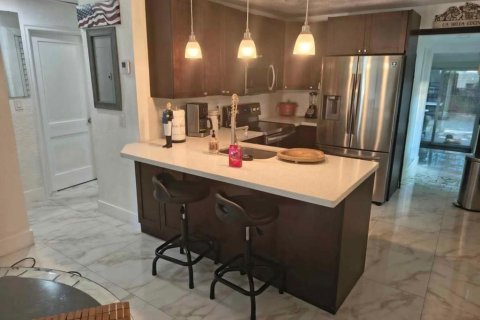 Casa en alquiler en Hollywood, Florida, 2 dormitorios, 70.88 m2 № 2193303 - foto 2
