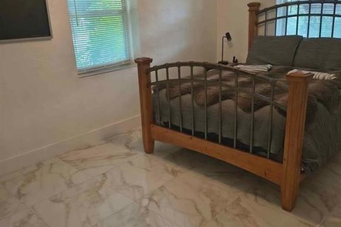 Casa en alquiler en Hollywood, Florida, 2 dormitorios, 70.88 m2 № 2193303 - foto 3