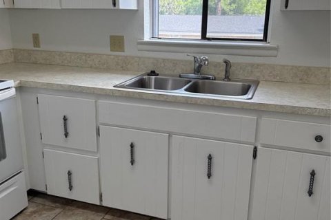 Condo in DeLand, Florida, 2 bedrooms  № 1648933 - photo 8