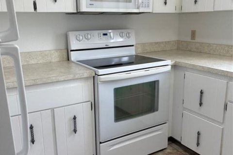Condo in DeLand, Florida, 2 bedrooms  № 1648933 - photo 7