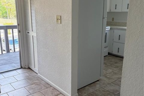 Condo in DeLand, Florida, 2 bedrooms  № 1648933 - photo 6