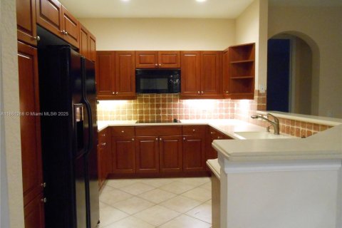 Townhouse in Weston, Florida 3 bedrooms, 148.64 sq.m. № 1892984 - photo 7