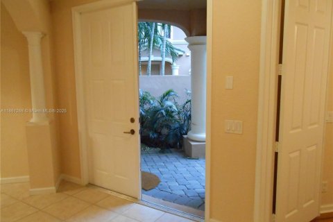 Townhouse in Weston, Florida 3 bedrooms, 148.64 sq.m. № 1892984 - photo 4