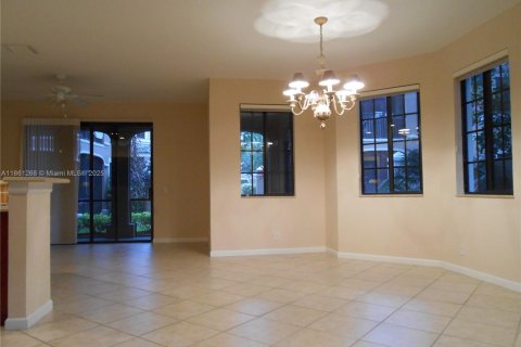Townhouse in Weston, Florida 3 bedrooms, 148.64 sq.m. № 1892984 - photo 5